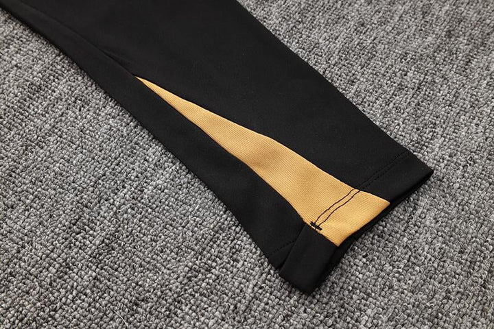 Nike Training Jacket - Black/Golden