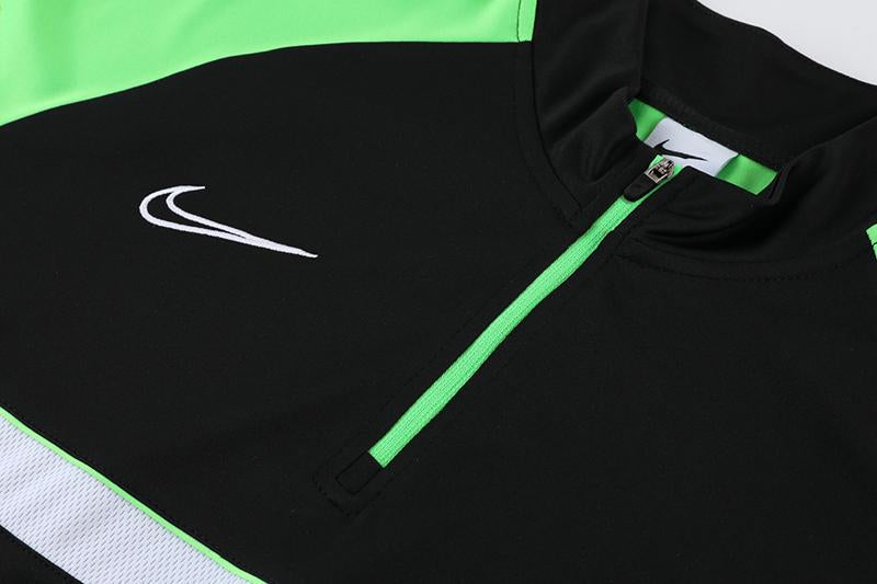 Nike Training Jacket - Black/Green