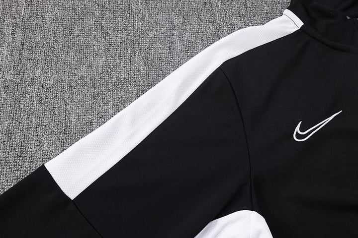 Nike Training Jacket - Black/White